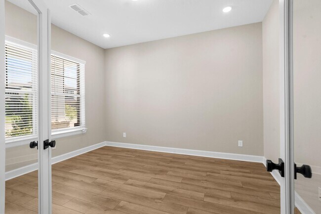 Building Photo - 18303 Bluebird Br Ln