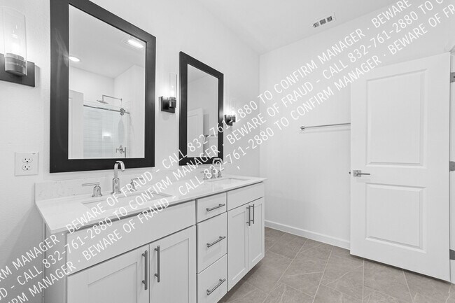 Building Photo - 2229 Maple Ridge Dr