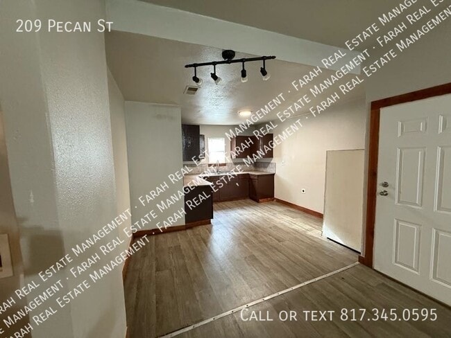 Building Photo - 209 Pecan St