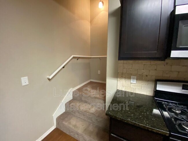 Building Photo - 2116 Buena Vida Ln