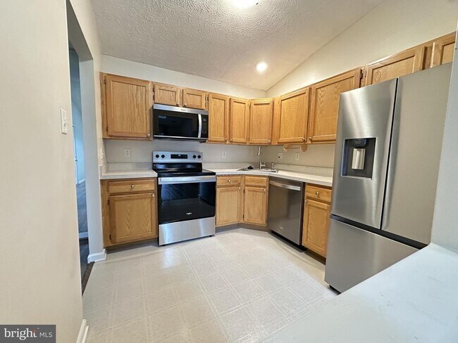 Building Photo - 121 Brookland Ct