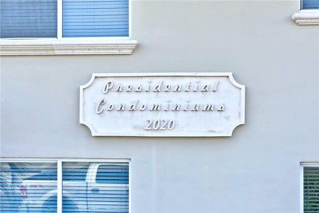 Building Photo - 2020 NE 56th St