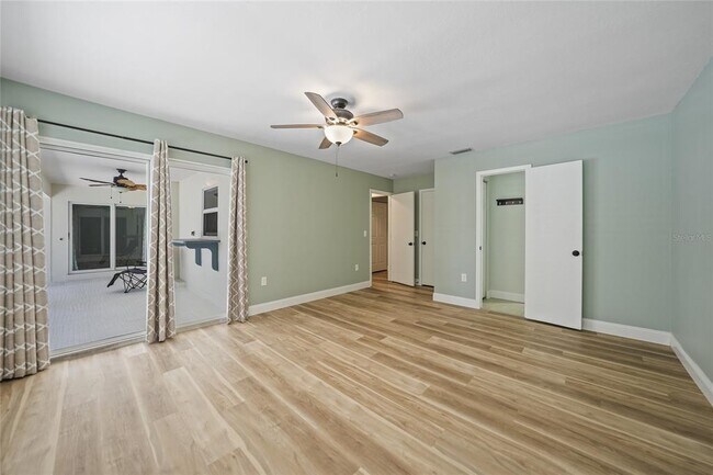 Building Photo - 2925 Magdalina Dr