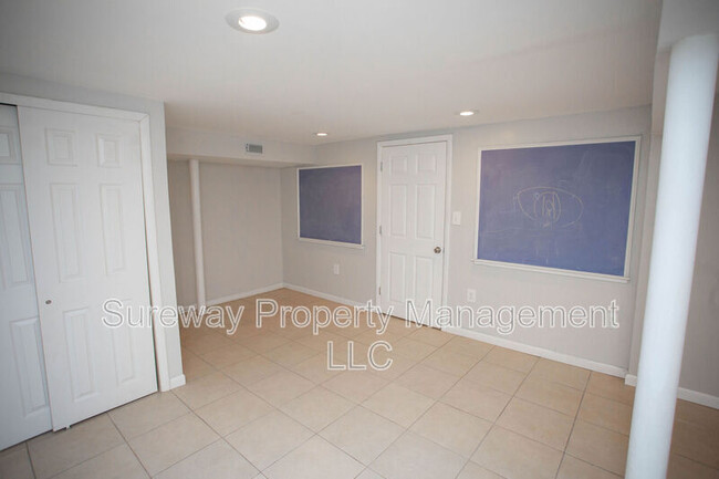 Building Photo - 841 Grove St