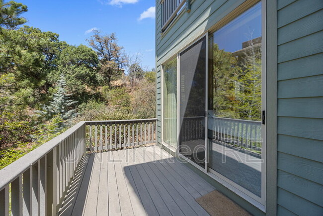 Building Photo - 674 Crosscreek Dr