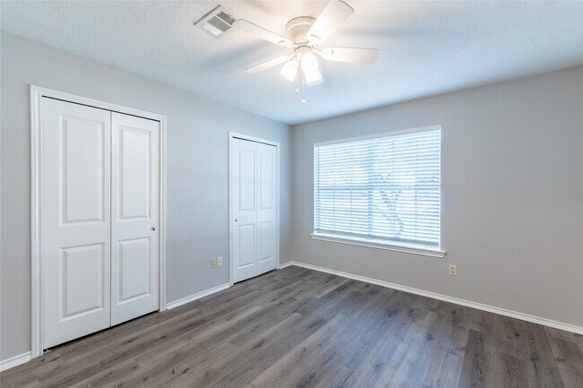 Building Photo - 76 Hickory Oak Dr