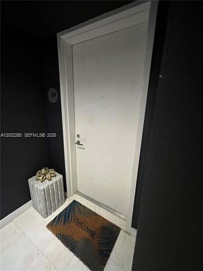 Building Photo - 650 NE 32nd St