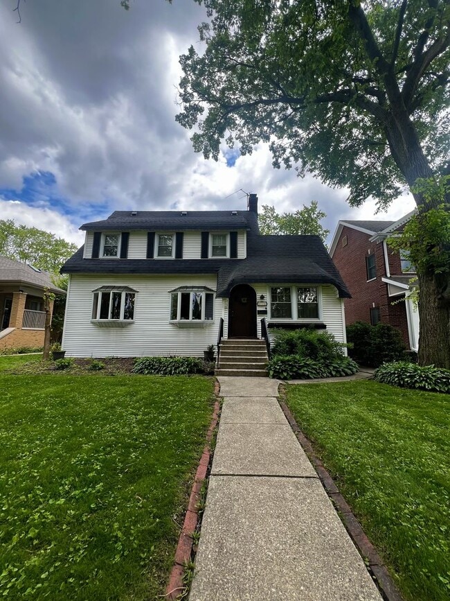 Building Photo - 613 S Chester Ave