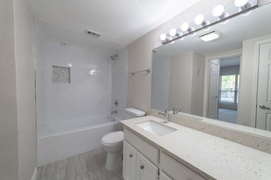 Building Photo - 4501 Druid Ln