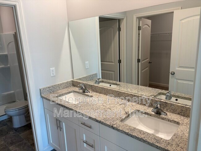 Building Photo - 250 Kipling Dr