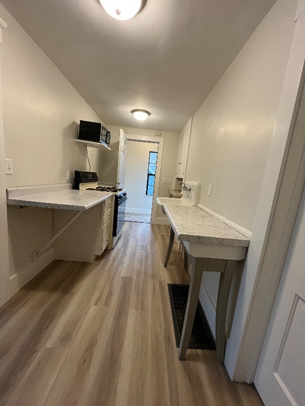 Building Photo - 1411 Portland Ave