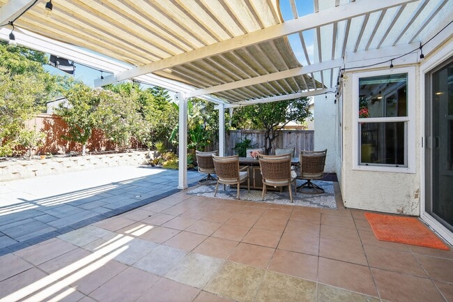 Building Photo - 9536 Bayamon Rd