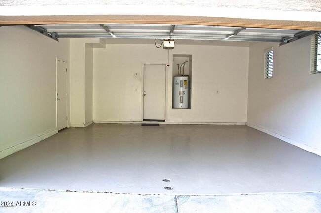 Building Photo - 1918 E Harrison St