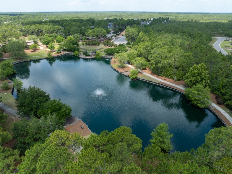 Building Photo - 3350 Club Villas Dr