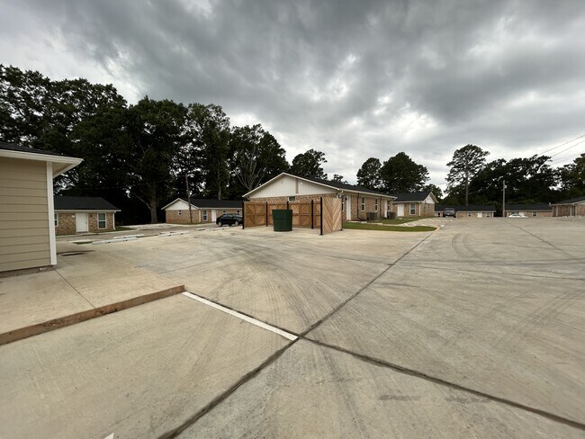Building Photo - 2515 Kavanaugh Rd