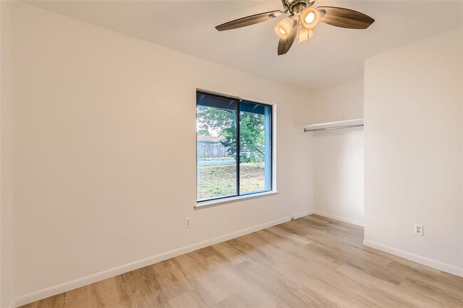 Building Photo - 402 Wood Bine Dr