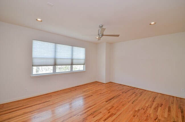 Building Photo - 1505 Utah St