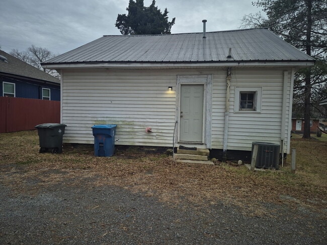 Building Photo - 1226 Old Wilkesboro Rd