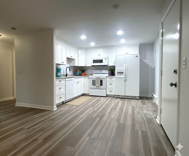 Primary Photo - Recently updated 2 bedroom condo in charmi...