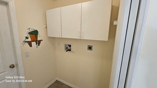 Building Photo - Charming 3 Bedroom, 2 Bath, 2 Car Garage H...