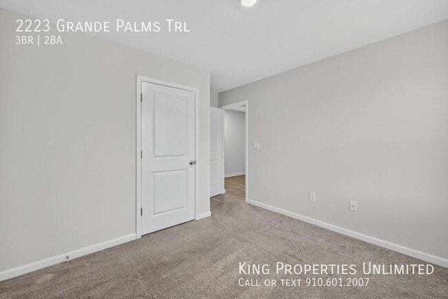Building Photo - 2223 Grande Palms Trl