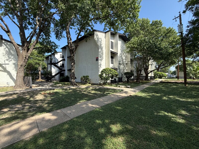 Building Photo - 737 W Mayfield Blvd