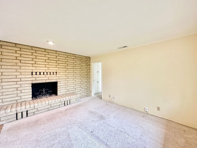 Building Photo - 1467 Knoll Park Ln