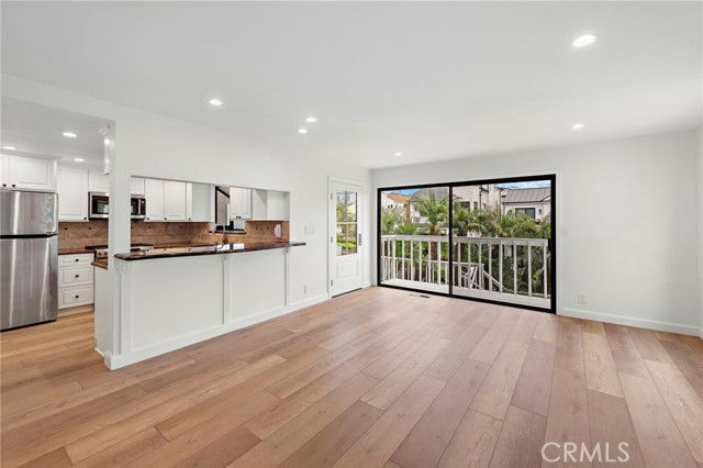 Building Photo - 405 Heliotrope Ave