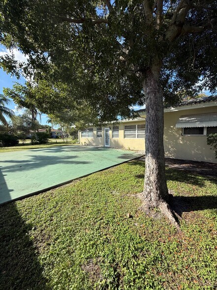 Building Photo - 1424 SE 12th Ave