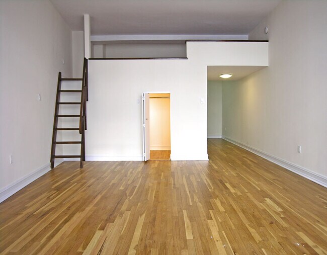 Building Photo - 1 Astor Pl