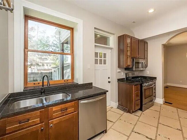 Building Photo - 6114 Washington Blvd