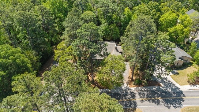 Building Photo - 24 Spring Lake Dr