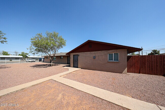 Building Photo - 4423 N 23rd Ave