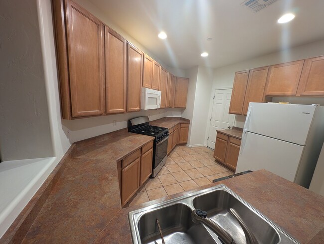 Building Photo - 4 Bedroom and 2.5 Bath Rental