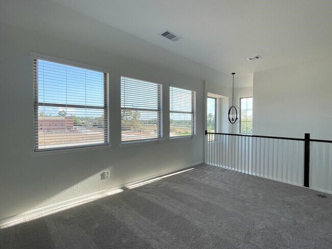 Building Photo - 639 Silver Pear Ct