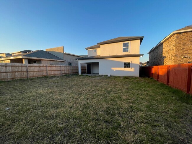 Building Photo - 5527 Conroe St