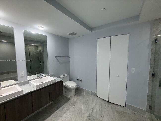 Building Photo - 801 S Miami Ave
