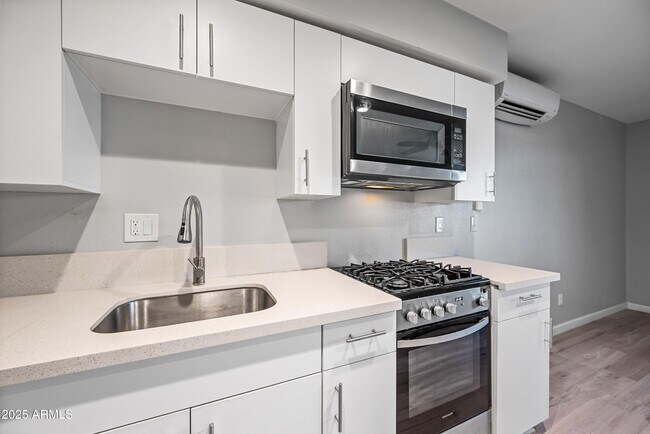 Building Photo - 3025 N 32nd St