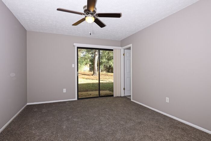 Building Photo - 232 Pinewood Dr