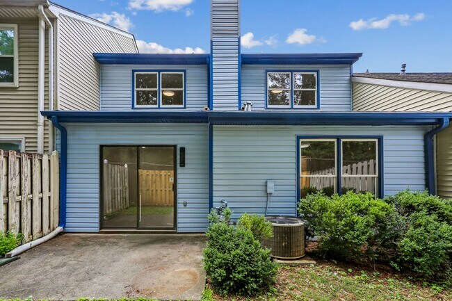 Building Photo - Bright and Gorgeous - Updated 3BR/2BA Townhome!