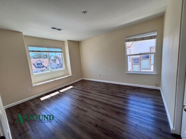 Building Photo - 1268 Picadilly Ln