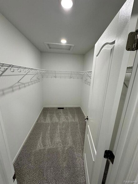 Building Photo - 9153 Dogwood Ln