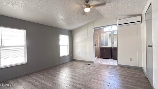 Building Photo - 5941 Sixta Dr