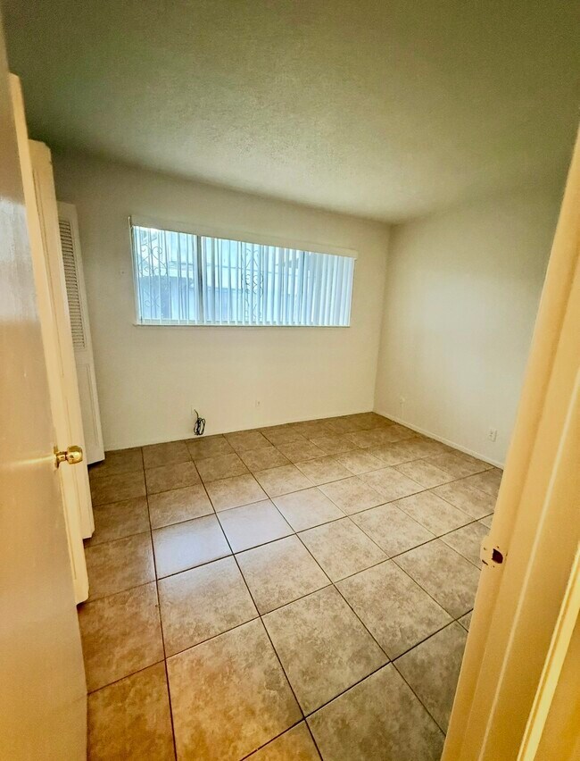 Building Photo - 4479 La Cresta Way