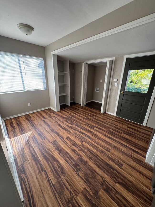 Building Photo - 3400 SE 20th St