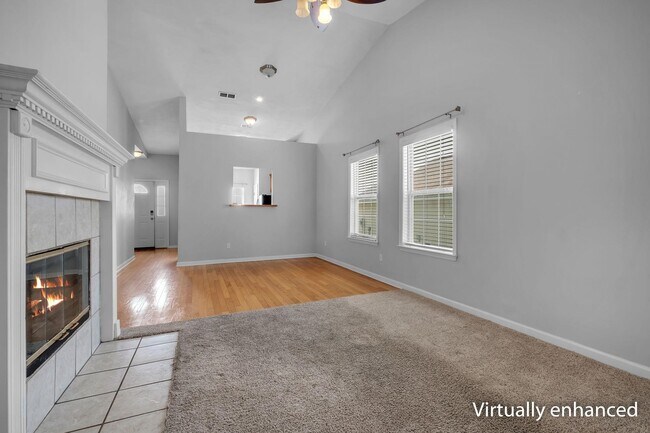 Building Photo - 944 Saddle Creek Run