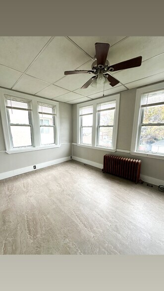 Building Photo - 147 S 9th St