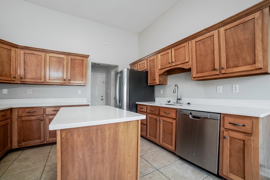 Building Photo - 5915 Landau Dr