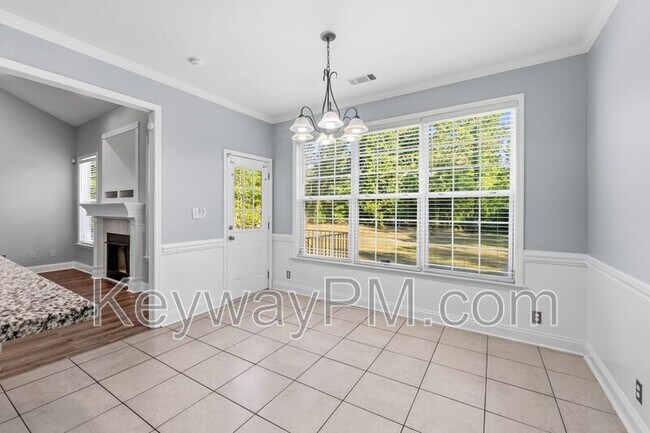 Building Photo - 3011 Old Lodge Rd