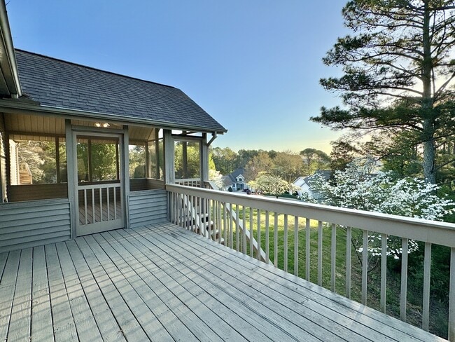 Building Photo - 144 Gigi Ln